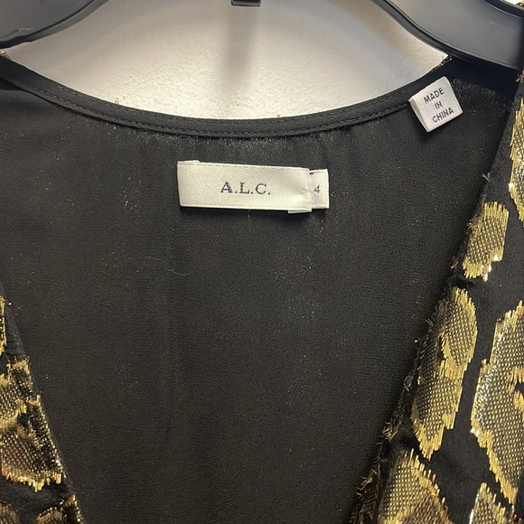 A.L.C. Logan metallic twist top - Picture 5 of 10